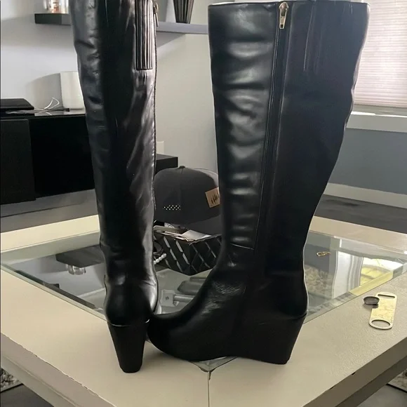 Elegant Black Knee-High Women's Boots Genuine Leather - Picture 2 of 3